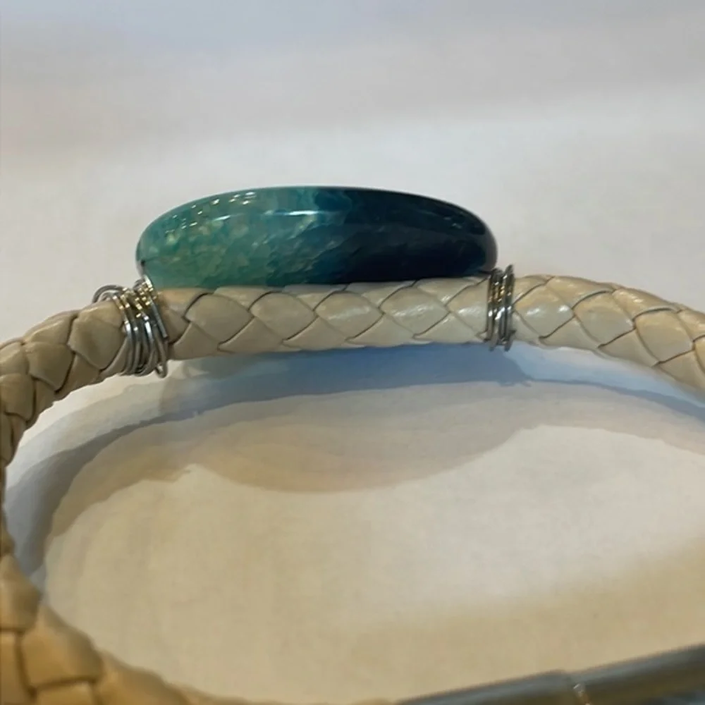 CREAM‎ WOVEN LEATHER MAGNETIC BRACELET WITH 1.5inch BLACK BLUE STONE HANDWIRED